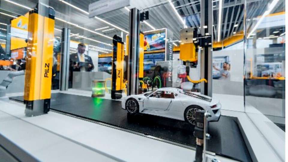 Das Automatisierungsunternehmen Pilz präsentiert auf der LogiMat 2025 Lösungen aus Safety und Industrial Security rund um die sichere Automatisierung und den sicheren Betrieb mobiler Plattformen. 