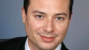 Erich Fröhlich, Global Product Owner bei Siemens: „Vier Mikrosekunden entscheiden darüber, ob eine Anlage sicher weiterläuft oder ein Kurzschluss hohe Kosten verursacht.“