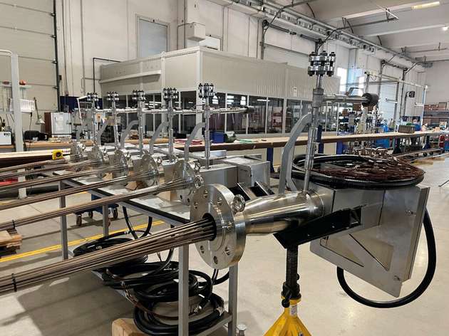 Für den Aufbau eines Temperaturprofils in Katalysatorbetten kommen vor allem Thermoelemente mit einer Mehrzahl flexibel positionierbarer Sensoren in Frage, wie beispielsweise Typ TC96 FlexR von Wika.