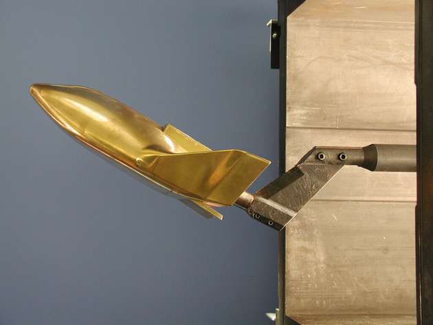 Dieses Modell des Raumgleiters X-38 wurde im Auftrag von ESA und NASA im RWG untersucht.