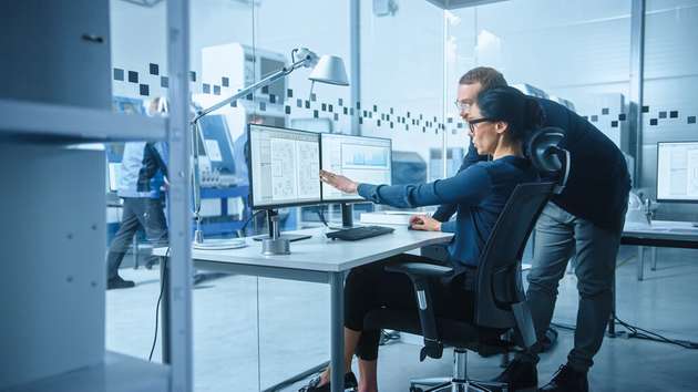 Mit dem ABB Crealizer können latenzfreie Applikationen direkt im Antrieb mithilfe gewohnter Entwicklungsumgebungen wie Matlab/Simulink oder der C++-Programmierung entwickelt werden. 