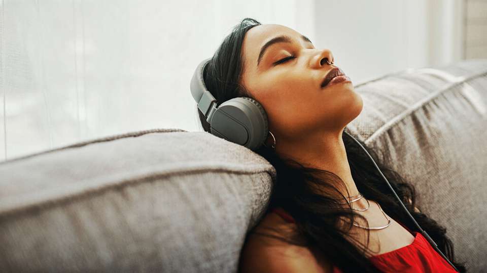 Der ABB Crealizer bietet den Anwendern in einer Reihe von industriellen Anwendungen zahlreiche Vorteile. Dazu gehört beispielsweise die aktive Schwingungsregelung, die in Echtzeit die Vibrationen im Antriebsstrang aktiv dämpft - ähnlich einem Noise-Cancelling-Kopfhörer.