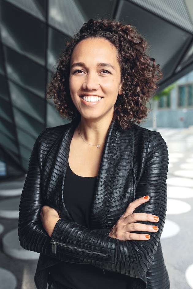 Nicole Büttner, Founder & CEO, Merantix Momentum: KI ist längst kein Zukunftsthema mehr – sie ist der entscheidende Hebel für Effizienz und Innovation in der Fertigung. Auf der Hannover Messe setzen wir Impulse für den praxisnahen Einsatz von KI, insbesondere im Bereich der industriellen Automatisierung. Unsere KI-Lösungen ermöglichen es Unternehmen, Produktionsprozesse nicht nur zu optimieren, sondern völlig neu zu denken – von daten-getriebener Ursachenanalyse bis hin zu intelligenten Frühwarnsystemen. Entscheidend ist dabei eine enge Verzahnung von domänenspezifischem Wissen und modernster KI-Technologie. Die Unternehmen, die jetzt handeln, werden die Vorreiter der intelligenten Fabrik der Zukunft sein.