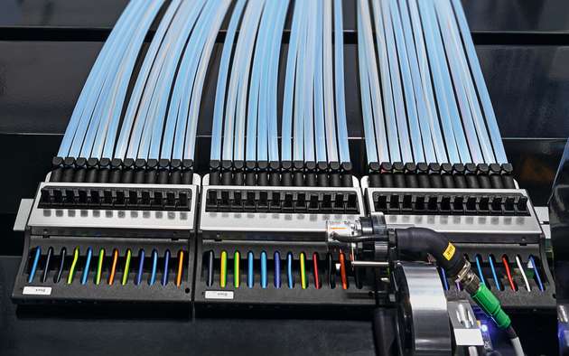 Mit dem Wire Terminal WT C von Rittal wird der Fertigungsprozess  der Drahtkonfektionierung bis zum 10-fachen beschleunigt. 