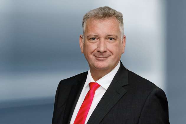 „Bis zur Serienreife des Roboters gibt es noch einiges zu tun – wir sind im engen Austausch mit Kunden sowie Komponenten-Herstellern und lassen Erkenntnisse in unsere Entwicklungen einfließen. “ Jochen Trautmann, Geschäftsführer Rittal Automation Systems. 