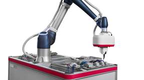 Der Verdrahtungsroboter erledigt die automatische Verdrahtung von Klemmleisten und Komponenten auf Tragschienen ein- und zweiseitig inklusiv Drahtabzugkontrolle.