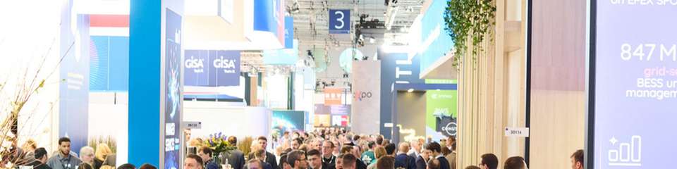 Die E-world 2025 in Essen präsentierte sich als führende internationale Messe der Energiewirtschaft, die Entscheider zusammenbrachte, Neuheiten für die Energiewende vorstellte und mit einem starken Dialogformat die Weichen für eine klimaneutrale und wettbewerbsfähige Energiezukunft stellte.