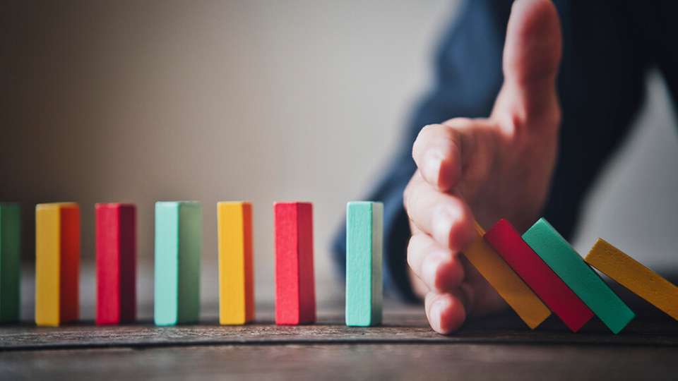 Die Herausforderungen im Bereich Lager haben in den letzten Jahren zugenommen – Unternehmen müssen deshalb regelmäßig alle Prozesse hinterfragen. „Dazu gehört, sich mit seinen Mitarbeitern zu beschäftigen. Wie sehen deren Wünsche konkret aus? Insbesondere aufgrund des Fachkräftemangels spielt es eine entscheidende Rolle, das eigene Personal in den eigenen Reihen zu halten“, meint Rainer Schulz, Geschäftsführer von Sysmat.