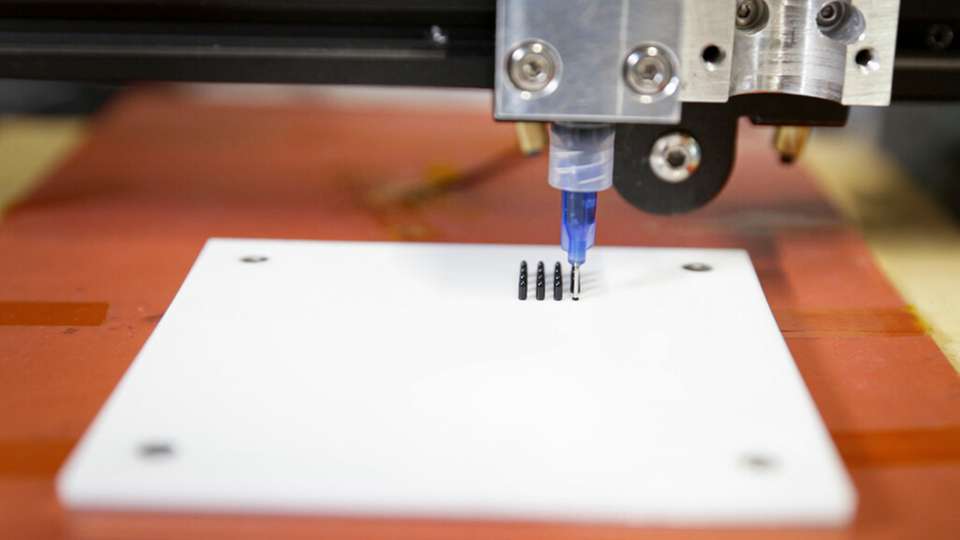 3D-Druck von Säulen für den thermoelektrischen Kühler.