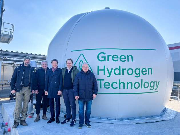 Von links: Daniel Buchholz (Technischer Projektleiter, GHT), Harald Mayer (GHT-Gründer), Dr. Nicolas Dohn (Leiter der Wasserstoff-Aktivitäten bei Westfalen), Robert Nave (GHT-CEO) und Jürgen Kienle (Businessmanager Spezialgase bei Westfalen)