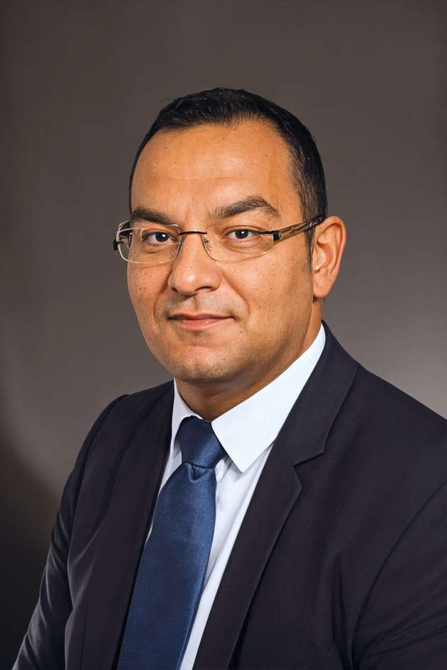 Fatih Denizer, Business Development Consultant (DACH), Smart Manufacturing Solutions, Yokogawa: „Modulare Anlagenkonzepte sind ein entscheidender Schritt hin zu mehr Flexibilität und Effizienz in der Chemie- und Pharmaindustrie. Besonders das Modular Type Package (MTP) ermöglicht eine herstellerunabhängige, standardisierte Integration modularer Einheiten und reduziert damit Engineering-Aufwände. Langfristig überwiegen in jedem Fall die Vorteile: MTP beschleunigt Inbetriebnahmen, erleichtert Skalierungen und ermöglicht eine effizientere Nutzung von Produktionskapazitäten. Der CI-Server von Yokogawa unterstützt diese Entwicklung als zukunftssicheres Betriebs- und Überwachungssystem. Er integriert Geräte und Systeme anlagenübergreifend sicher und stellt Prozesse und Tools zur Sammlung, Analyse und Darstellung von Geschäftsdaten bereit – für fundierte, zeitnahe Geschäfts- und Betriebsentscheidungen.“