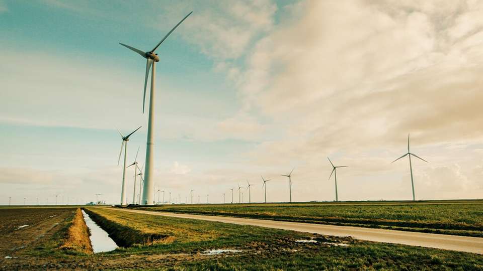 Klimaneutral trotz hohem Stromverbrauch: Plan-B Net Zero liefert Strom aus erneuerbaren Energien für die Industrie.