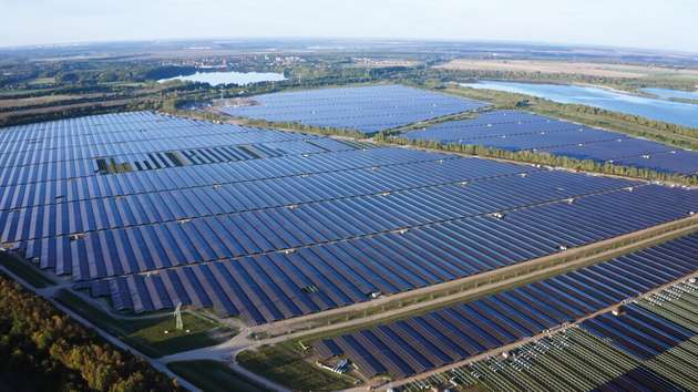 Der Solarpark Witznitz wurde auf einem ehemaligen Braunkohletagebau mit begrenzter landwirtschaftlicher Nutzung errichtet.