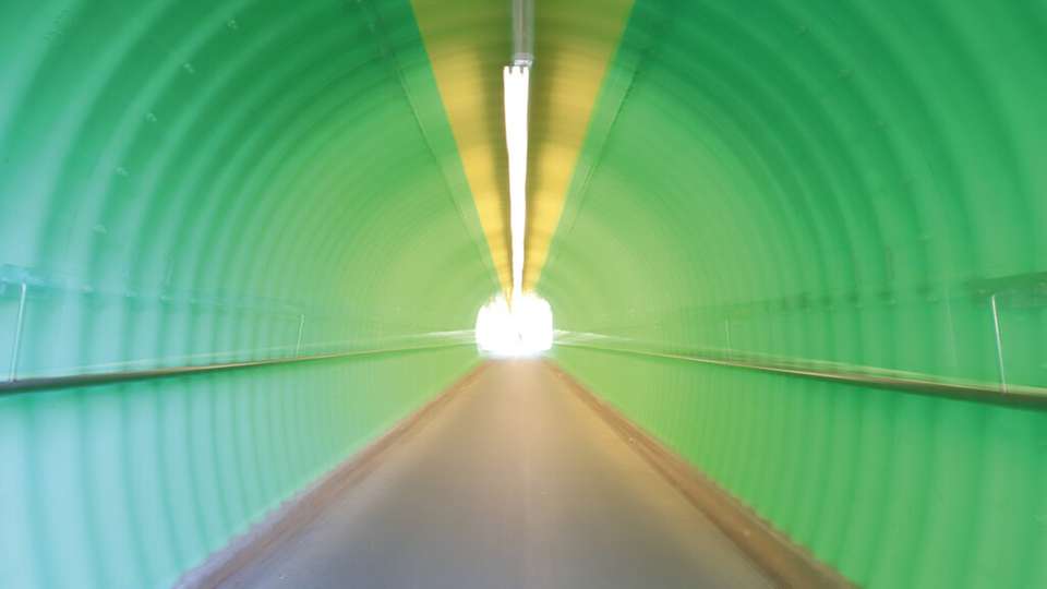 Batterielose UHF-RFID-Etiketten mit integrierten Sensoren sind im Vergleich mit aktiven RFID-Etiketten oder IR-Kameras eine kostengünstigere Lösung zur Überwachung der Batterietemperatur. 