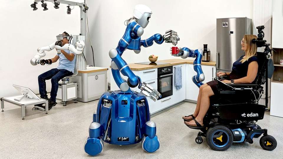 Der publizierte Ansatz ist nicht nur in der Raumfahrt-Robotik vorteilhaft, sondern gestaltet auch das Verhalten von Robotern in Umgebungen sicherer, die sie mit den Menschen teilen. Im Projekt SMiLE untersucht das DLR unter anderem mithilfe der Fernsteuerung (linkes System DLR HUG), wie Roboter im Pflegebereich unterstützen können.
