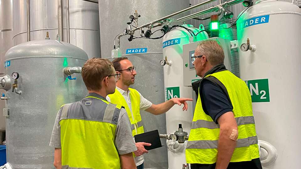 Die Zusammenarbeit hat funktioniert: Armin Salzmann (Almig) (ganz rechts), Markus Brzank (Romina) und Philipp Komenda (Mader) haben zum Erfolg des Projekts wesentlich beigetragen.
