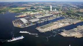 Blick auf den Hafen Rostock, wo die geplante Wasserstoffanlage errichtet werden soll.
