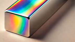 Starke elektronische Wechselwirkungen wirken sich auf die Absorption von sichtbarem Licht aus, wenn man die Oberfläche beleuchtet. 