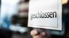 Die Zahl der Unternehmensinsolvenzen in Deutschland bleibt auf hohem Niveau und liegt deutlich über den Werten der Vor-Corona-Jahre. Laut dem IWH-Insolvenztrend gibt es jedoch erste Hinweise darauf, dass die jahrelange Phase steigender Pleiten vorerst enden könnte.