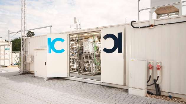 Modulare Syntheseanlage von Ineratec, einer Ausgründung aus dem KIT, in der ​​​​​weltweit größten Power-to-Fuels Prozesskette zur Synthese von Kraftstoffen am Energy Lab des KIT.