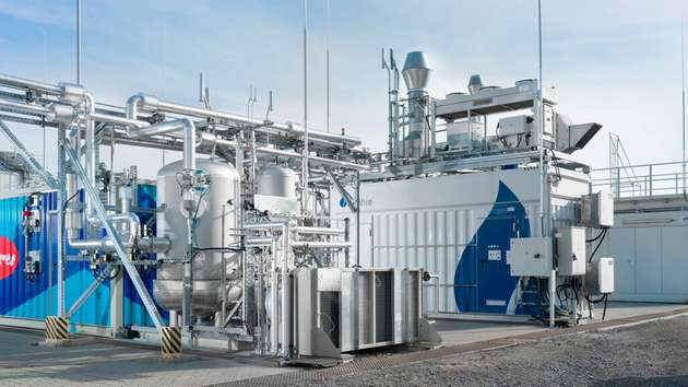 Hocheffiziente Co-Elektrolyse des Industriepartners Sunfire in der weltweit größten Power-to-Fuels Prozesskette zur Synthese von Kraftstoffen am Energy Lab des KIT.