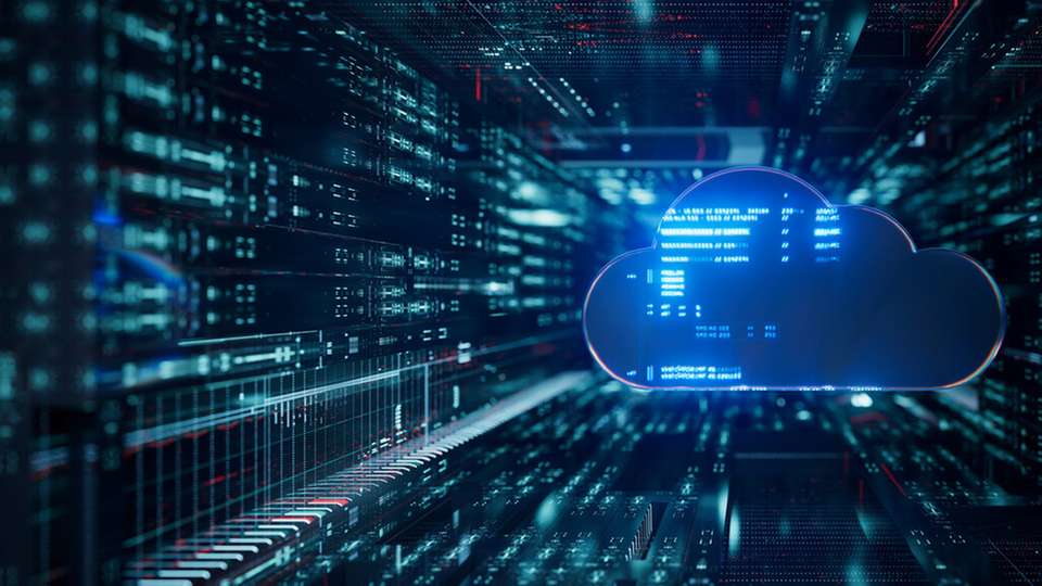 Trotz kurzer Distanzen in industriellen Racks bleibt eine zuverlässige Datenanbindung herausfordernd – vor allem durch elektromagnetische Störungen.