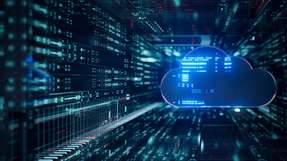 Trotz kurzer Distanzen in industriellen Racks bleibt eine zuverlässige Datenanbindung herausfordernd – vor allem durch elektromagnetische Störungen.