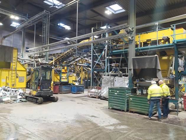 Damit aus Altgeräten wieder neues Material entstehen kann, müssen die einzelnen Stoffe separiert und aufbereitet werden. 
