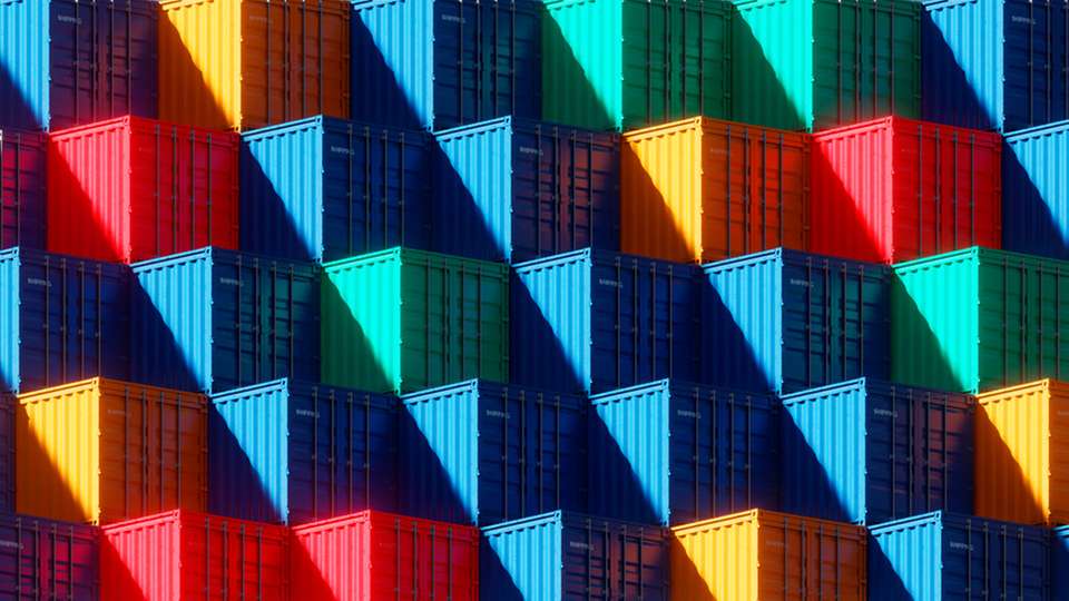 Lieferketten werden durch digitale Transparenz, vorausschauendes Risikomanagement und flexible Beschaffungsstrategien widerstandsfähiger und effizienter.