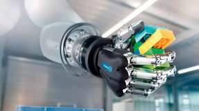 In der humanoiden Robotik liegen große Chancen: Schunk zeigt dazu in Hannover die 5-Finger-Greifhand SVH.