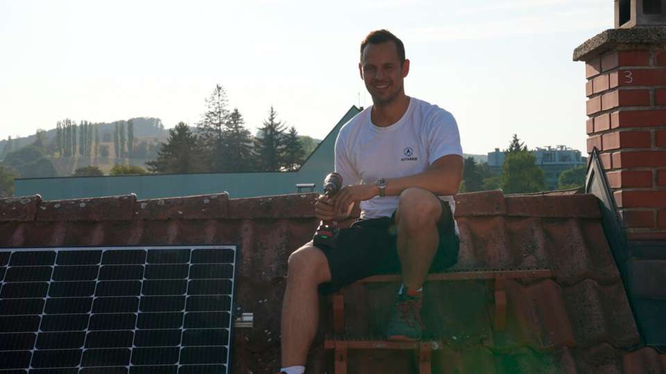 Wie Sie sich mit Photovoltaik gegen Stromausfälle absichern Max Wagner betont, dass eine hohe Energieautarkie die einzige verlässliche Möglichkeit ist, sich langfristig gegen Netzausfälle abzusichern.
