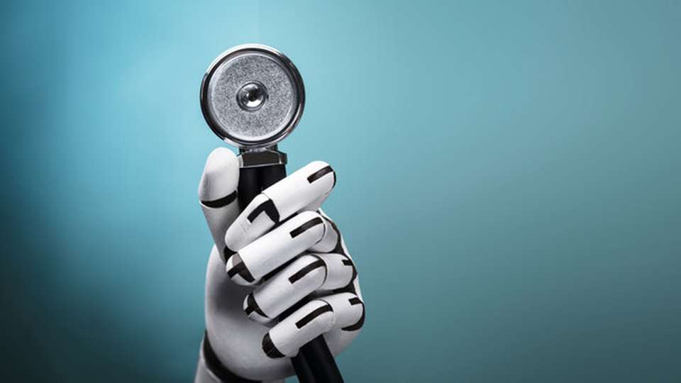 In den letzten zehn Jahren hat die Entwicklung, Anwendung und Bedeutung von KI in der Medizintechnik enorm an Dynamik gewonnen. Die Fortschritte basieren dabei nicht nur auf stetigen Verbesserungen in der Computertechnologie, sondern auch auf der Optimierung von KI-Algorithmen.