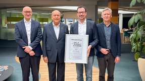 Bereits zum fünften Mal zum „Champion“ ausgezeichnet – darüber freuen sich die Herren der Geschäftsleitung von Jauch Quartz: von links nach rechts: Marc Schott, Thomas Jauch, Timo Schmidt, Eberhard Heiser.