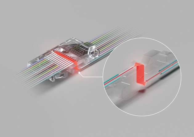 Die EBO-Technologie weitet den Lichtstrahl im Stecker mittels Linse auf und bündelt es auf der Gegenseite wieder.