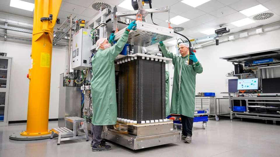 Bosch PEM Elektrolyse Stack Fertigung.