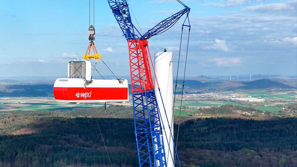 Windpark ins Helsen Pessinghausen: Der Windpark besteht aus fünf Windenergieanlagen des Typs Vestas V150 und wird von der Fürstlichen Familie zu Waldeck und Pyrmont und Wpd gemeinsam betrieben.