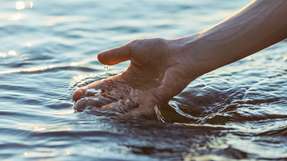 Sauberes Wasser bedeutet für die Menschen in Mykolajiw nicht nur Überleben, sondern auch Stabilität, Gesundheit und die Chance auf einen Neuanfang.