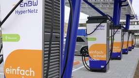 Der EnBW Schnellladepark Hamburg-Stellingen ist mitten in der Großstadt gelegen und gut an den Fernverkehr angebunden.