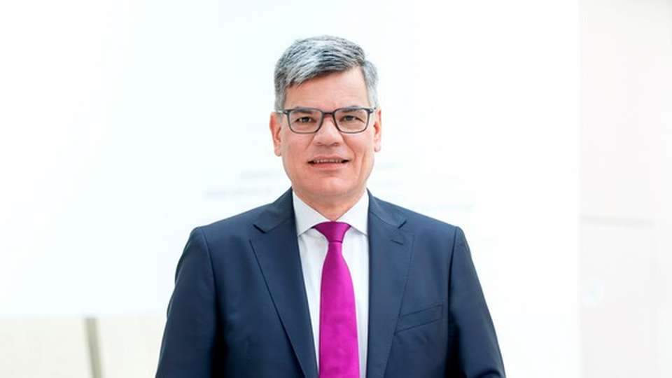 Dr. Gabriël Clemens ist neuer Vorstandsvorsitzender von MVV Energie. Der promovierte Diplomingenieur war zuletzt ab 2021 als CEO Green Gas in der Geschäftsführung von E.ON Hydrogen.