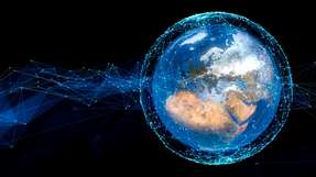 Im Rahmen des von der Europäischen Kommission geförderten Projekts »TRANTOR« hat das Fraunhofer IIS ein Split-Verfahren erforscht, mit dem sich Satelliten verschiedener Klassen in das 5G-Netz integrieren lassen.