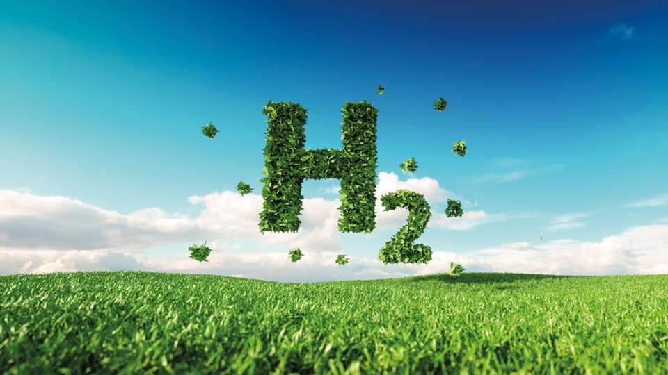 Grüner Wasserstoff wird zur tragenden Säule der Energiewende. Projekte in Industrie, Infrastruktur und Brandschutz zeigen, wie H2 dezentral produziert und flexibel eingesetzt werden kann – vom Straßenbau bis zur Gigawatt-Elektrolyse.