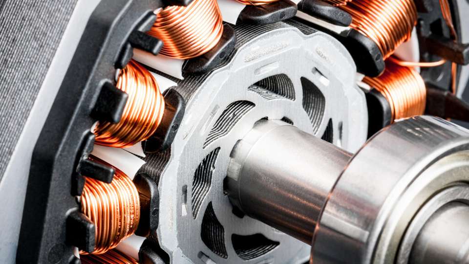 Aktuelle Trends und Anforderungen wie erhöhte Spannungslevel, vermindertes Gewicht und reduzierte Kosten führten zu einem steigenden Druck auf die Entwicklung von E-Motor-Komponenten.