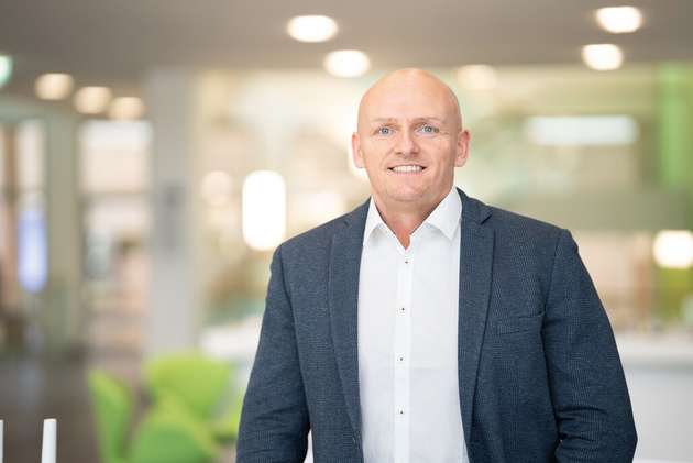 Stephan Pufal, Head of System Sales Energy Technology, Wago: Wago hat spannende Produkte für den Energiemarkt im Messegepäck: vorkonfektionierte Wandlertrenn- und Messklemmleisten nach TAB diverser Netzgebiete sowie Relaisklemmblöcke gemäß Paragraph 14a EnWG. beziehungsweise Paragraph 9 EEG für steuerbare Verbrauchs- und Erzeugungseinrichtungen. So gelingt der sorgenfreie Netzanschluss, weil sie mit den Netzbetreibern abgestimmt und zugelassen sind. Darüber hinaus zeigen wir Hard- und Software-Lösungen für maximalen Erfolg bei minimalem Aufwand: Lösungen rund um Microgrids, die Digitalisierung von Ortsnetzstationen und Lösungen für Paragraph 14a EnWG, EZA-Regler und die fernwirktechnische Anbindung von Kundenübergabestationen. Auch dabei: Lösungen für die Bereiche Gas, Wasser und Wärme.
Halle B5, Stand 230