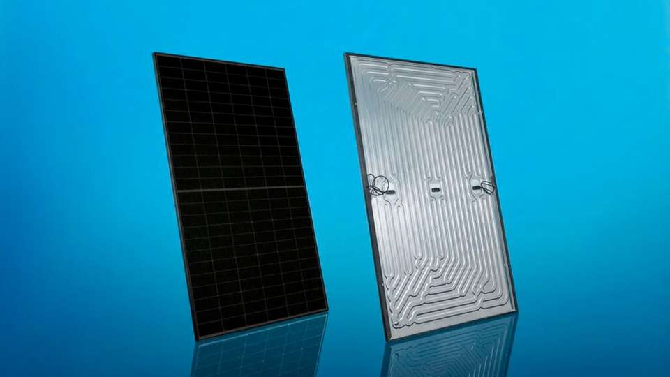 Für maximale solare Erträge vereint der neue PVT-Hybridkollektor Prisma PVT RBX eine innovative Kombination aus Photovoltaik und Wärmenutzung mit einer KI-optimierten Kanalgeometrie für besonders effizienten Wärmeabtrag und gesteigerten Stromertrag.