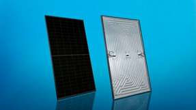 Für maximale solare Erträge vereint der neue PVT-Hybridkollektor Prisma PVT RBX eine innovative Kombination aus Photovoltaik und Wärmenutzung mit einer KI-optimierten Kanalgeometrie für besonders effizienten Wärmeabtrag und gesteigerten Stromertrag.