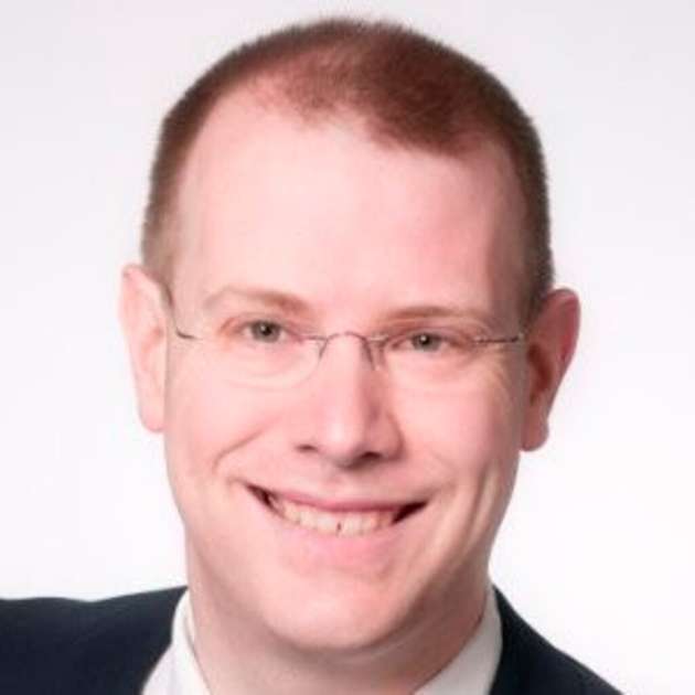 Künstliche Intelligenz: Schutzschild oder Waffe?
Verpassen Sie nicht den Vortrag von Udo Schneider, Governance, Risk & Compliance Lead, Europe bei Trend Micro Deutschland am 21.05. von 13:00 bis 13:45 Uhr: KI verändert die Sicherheitslandschaft – als Innovationstreiber in Unternehmen, aber auch als Werkzeug für neue Angriffsstrategien. Doch während Unternehmen KI zur Prozessoptimierung und Sicherheit nutzen, setzen Cyberkriminelle sie gezielt für Attacken ein. Gleichzeitig untergraben Deepfakes und manipulative Inhalte das Vertrauen in digitale Kommunikation. Doch welche Risiken sind real, und wo werden falsche Versprechen gemacht? Ein Blick hinter die Kulissen zeigt, wie sich Chancen und Bedrohungen abwägen lassen – und wie Unternehmen KI sicher einsetzen können, ohne neue Schwachstellen zu schaffen.