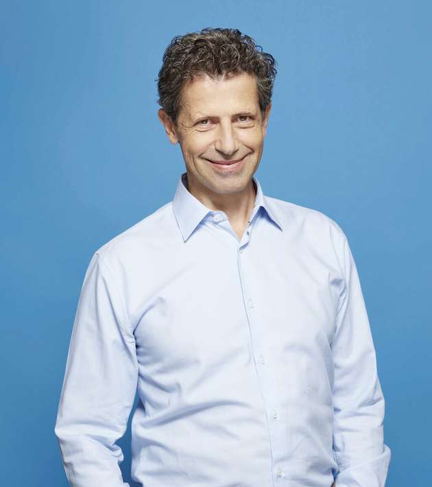 Richard Tontsch, Head of Marketing, Yaskawa Europe: Zur diesjährigen Automatica dreht sich bei Yaskawa alles um intelligente, KI-basierte Robotik-Lösungen für die smarte Fabrik und darüber hinaus: Unter dem Messe-Motto „Redefining Adaptive Robotic Automation“ präsentieren wir unser neues Produktkonzept Motoman NEXT, das zur Automatica Premiere feiert. Es geht jedoch um viel mehr: Neue Lösungen und Anwendungsfelder bedeuten auch neue Partnerschaften und Kooperationen, neue Schnittstellen und neue Geschäftsmodelle. Die konstruktive Zusammenarbeit mit Kunden und Partnern an realen Problem-Lösungen ist schon immer ein zentraler Pfeiler unserer Yaskawa-Philosophie. Sie wird dieses Jahr wieder durch konkrete Projektbeispiele – etwa in der Großgastronomie, in der Intralogistik oder der Skill-basierten Produktion – praxisnah demonstriert.