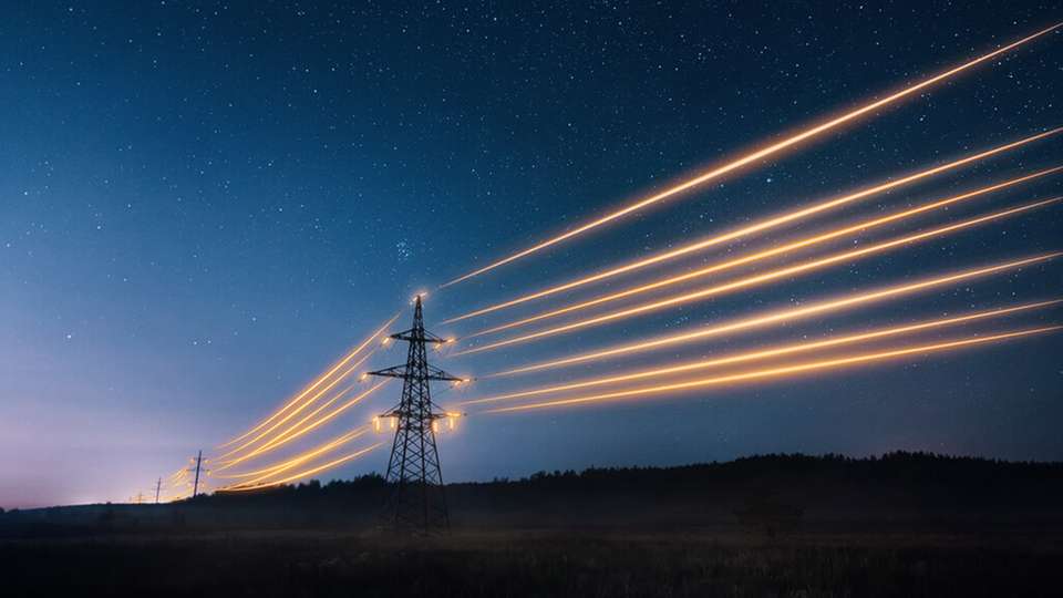 Durch Europas Netze fließt Wechselstrom, Wind- und Solarkraftwerke hingegen produzieren Gleichstrom, der im Netztakt umgewandelt werden muss.