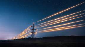 Durch Europas Netze fließt Wechselstrom, Wind- und Solarkraftwerke hingegen produzieren Gleichstrom, der im Netztakt umgewandelt werden muss.