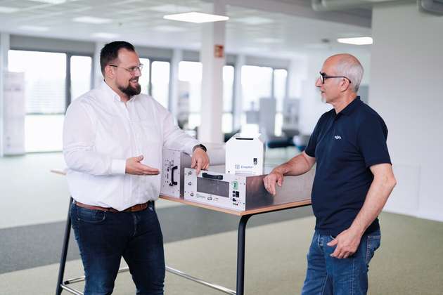 Einzelmodul mit patentierter AEM-Technologie, von denen 420 Module im Nexus eingesetzt und über PP-H-Verrohrungen mit dem Wasserelektrolyt versorgt werden. 